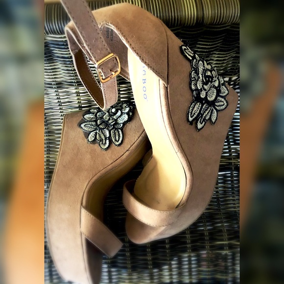 Boho Lily Platforms - Picture 6 of 8